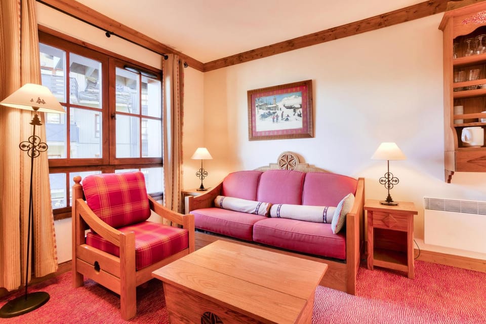 Bed, Living room, Bedroom