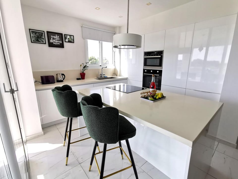 Kitchen or kitchenette, pet friendly, stove