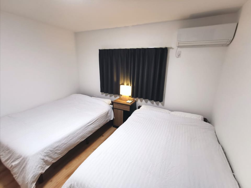 Bed, Photo of the whole room, Bedroom, air conditioner