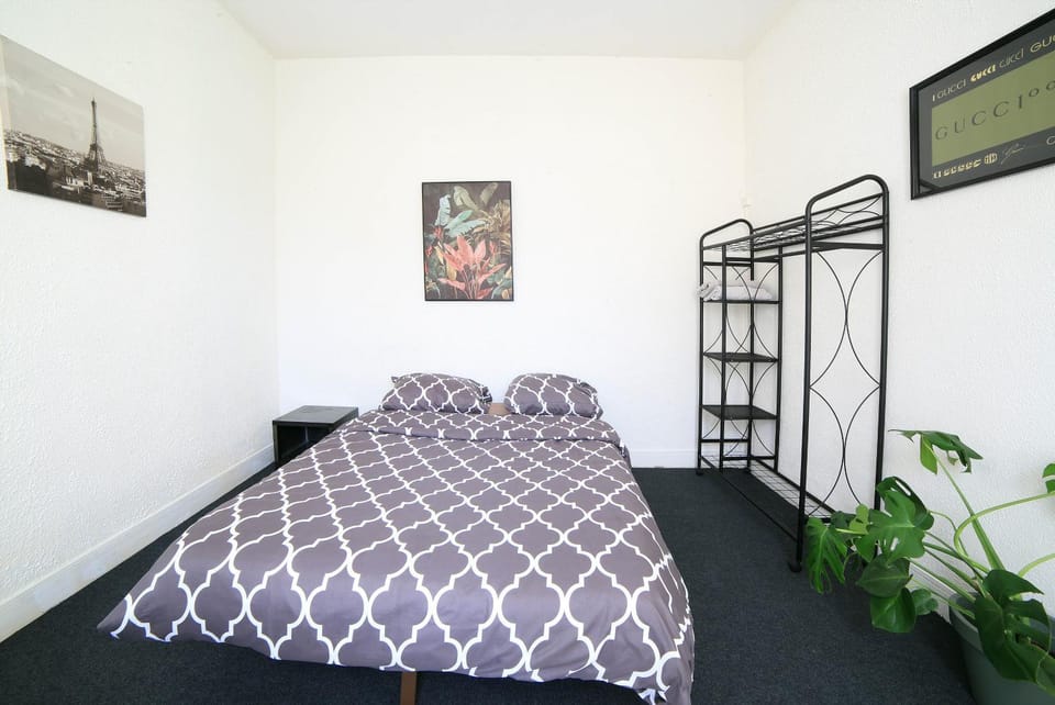 Bed, Photo of the whole room, Bedroom