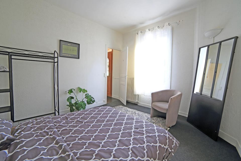 Bed, Photo of the whole room, Bedroom, wardrobe