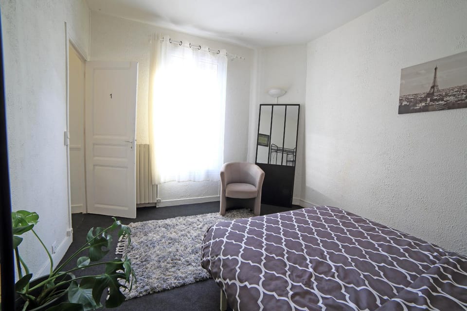 Bed, Photo of the whole room