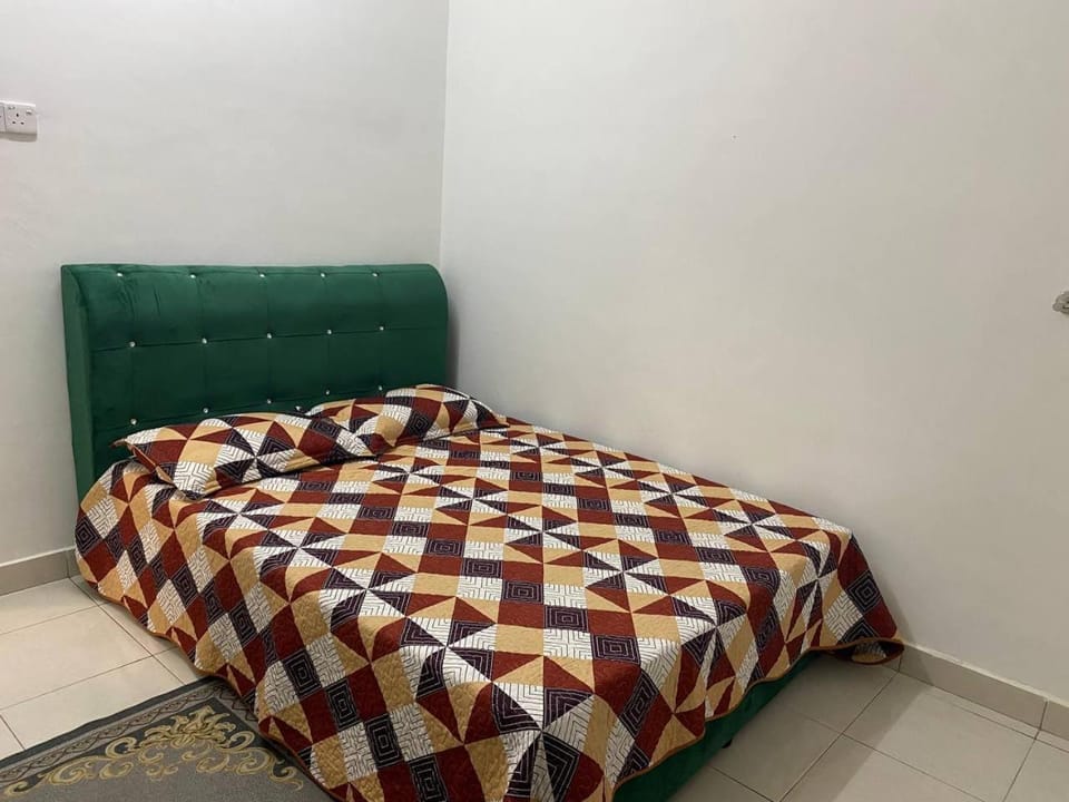 Bedroom, fireplace