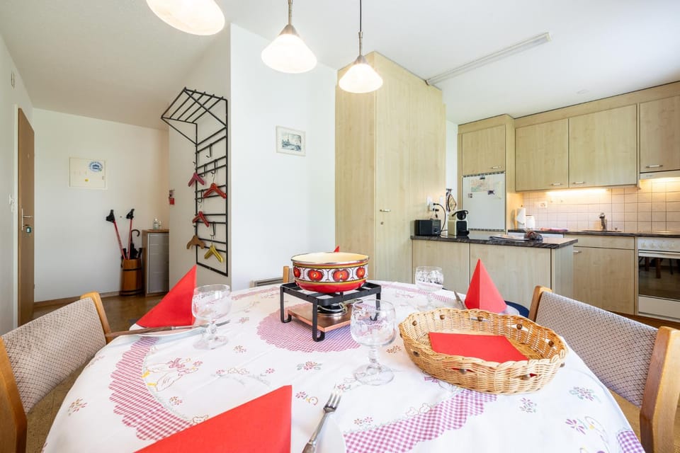 Kitchen or kitchenette, Dining area, Food