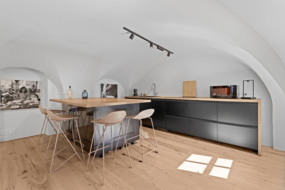 Kitchen or kitchenette, Dining area, minibar