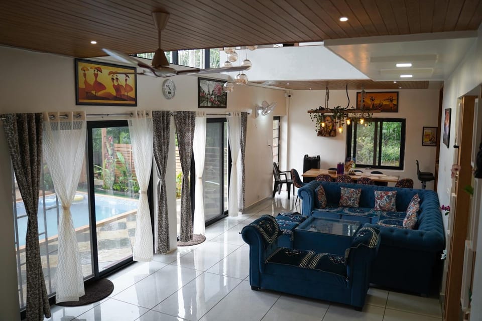 Living room, Seating area
