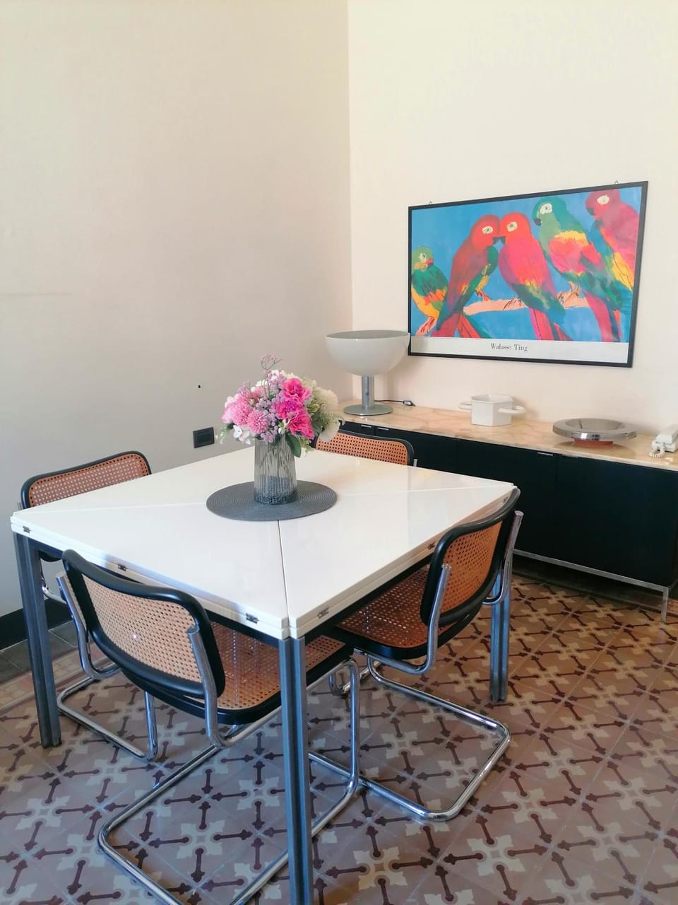 TV and multimedia, Living room, Decorative detail, Seating area, Dining area