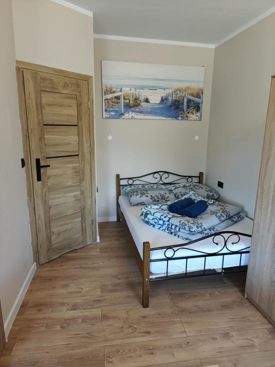 Bed, Photo of the whole room, Bedroom, towels, wardrobe