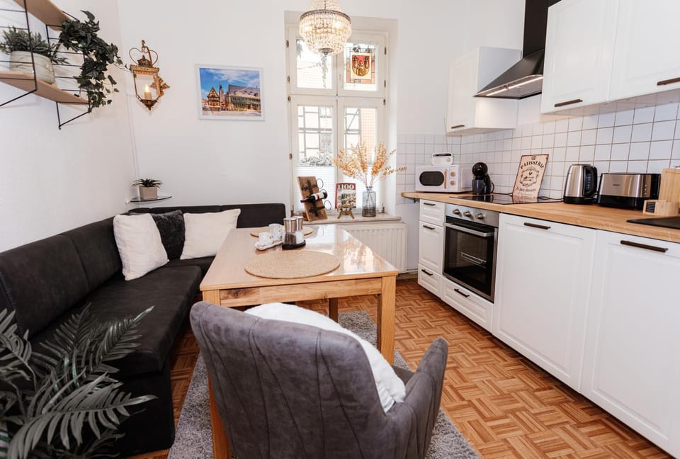 Coffee/tea facilities, Kitchen or kitchenette, Seating area, Dining area, dishwasher, minibar, pet friendly, stove, toaster