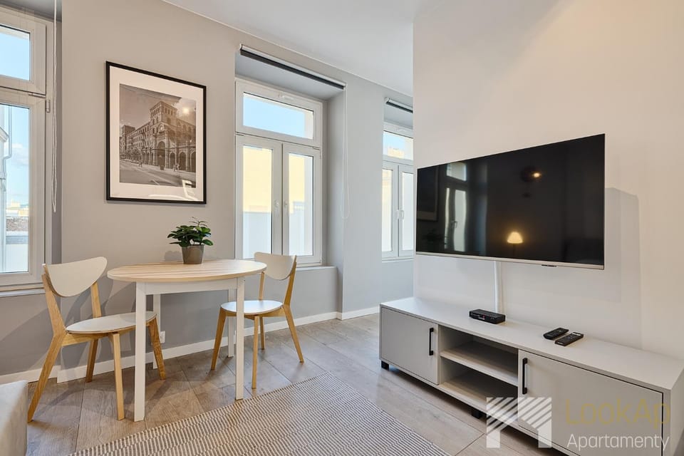 TV and multimedia, Living room, Dining area, Evening entertainment