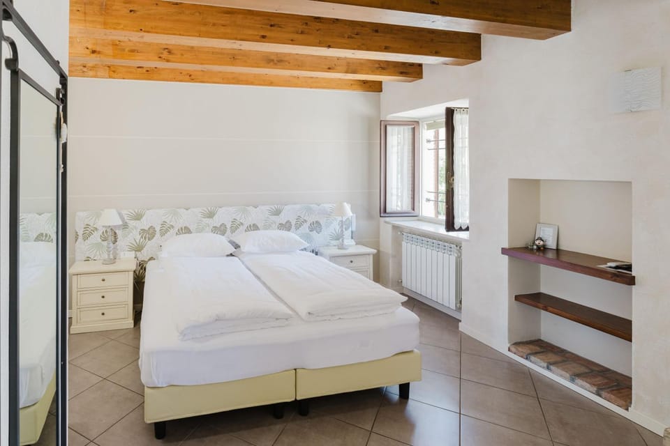 Bed, Photo of the whole room, furniture
