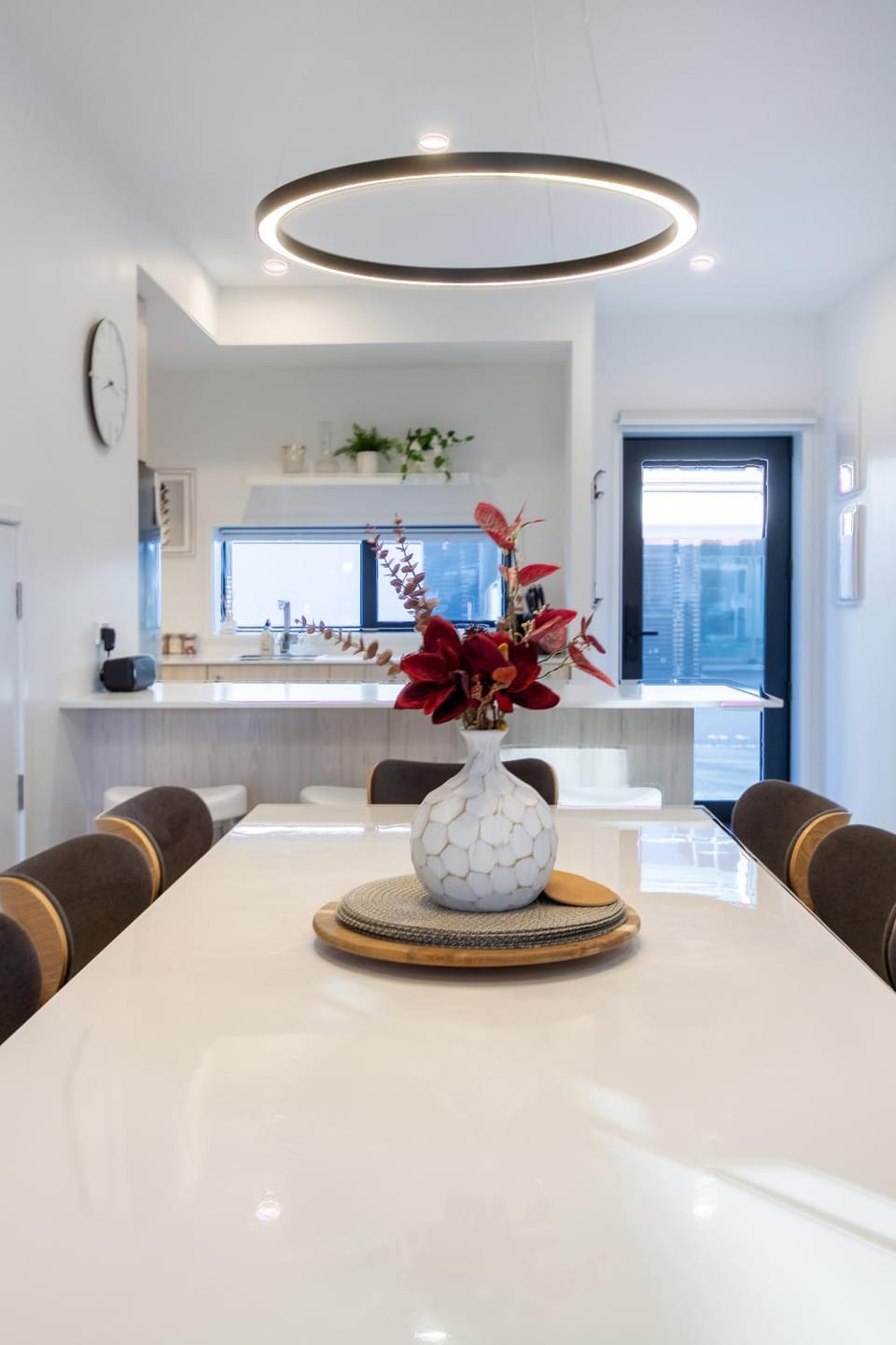 Kitchen or kitchenette, Dining area