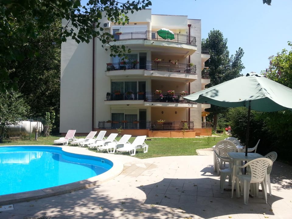 Property building, Patio, Facade/entrance, Swimming pool, Swimming pool