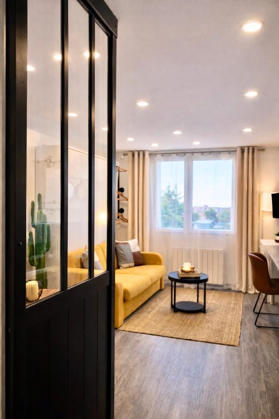 TV and multimedia, Living room, Photo of the whole room, Seating area