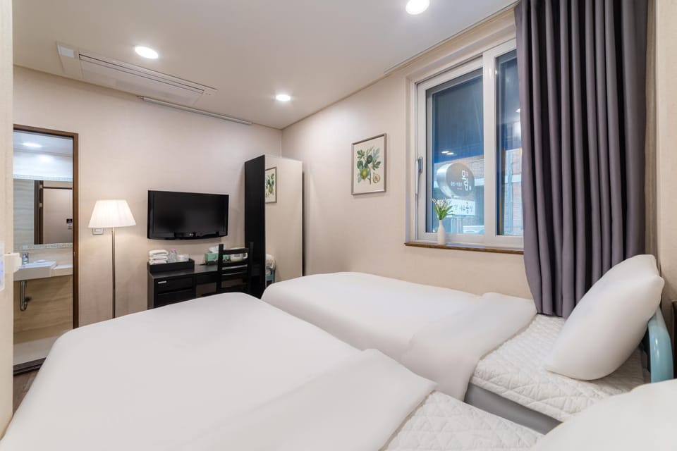 Soosong Guesthouse Gwanghwamun Myeongdon g Bed and Breakfast in Seoul