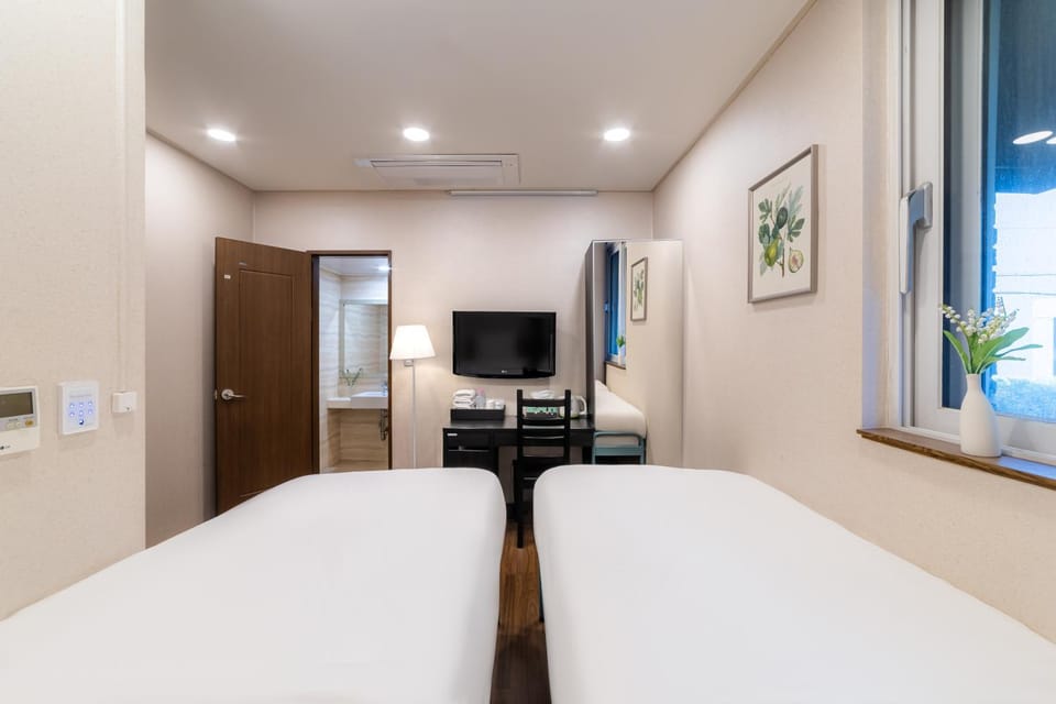 Soosong Guesthouse Gwanghwamun Myeongdon g Bed and Breakfast in Seoul