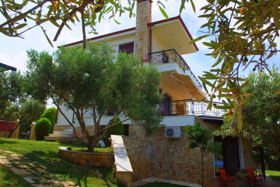 Property building, Day