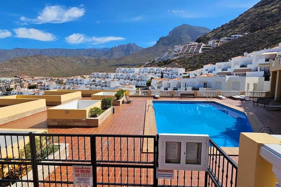 Mountain view, Pool view, Swimming pool
