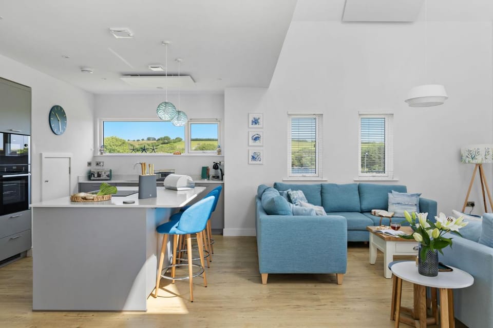 Coffee/tea facilities, Kitchen or kitchenette, Living room, oven, toaster