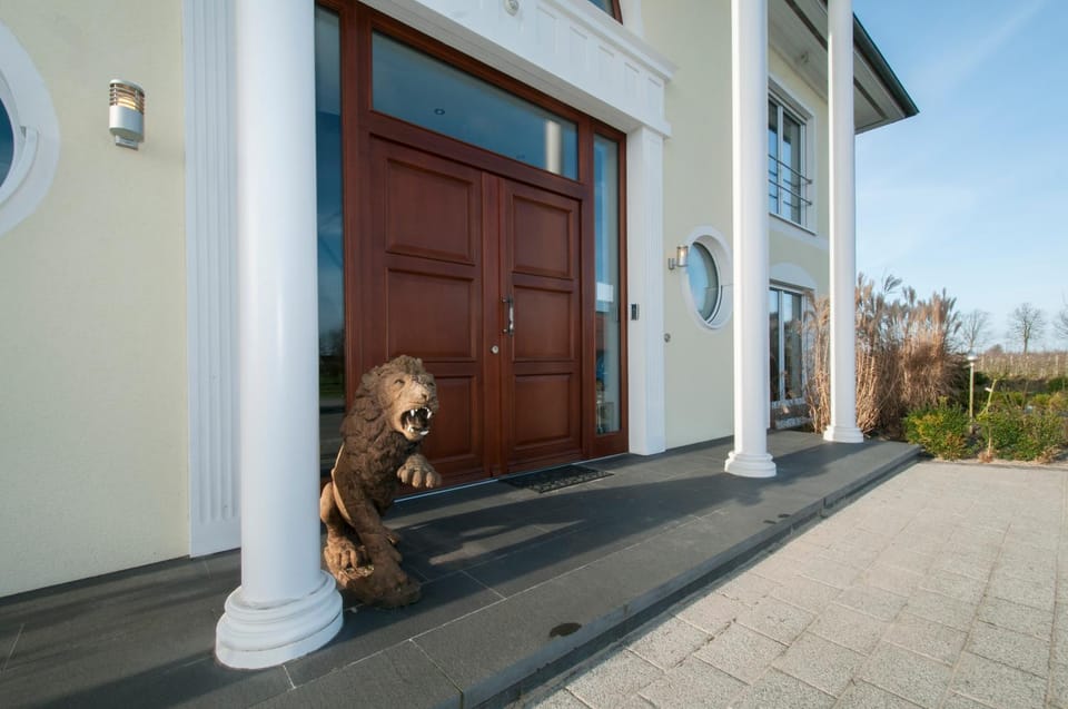 Property building, Facade/entrance