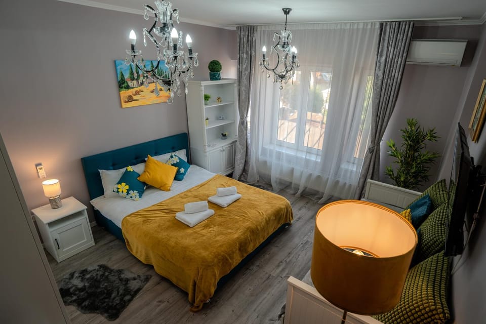 Chic Studio Old City Center - IVO19 Apartment in Bucharest