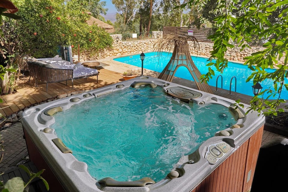 Hot Tub, Swimming pool