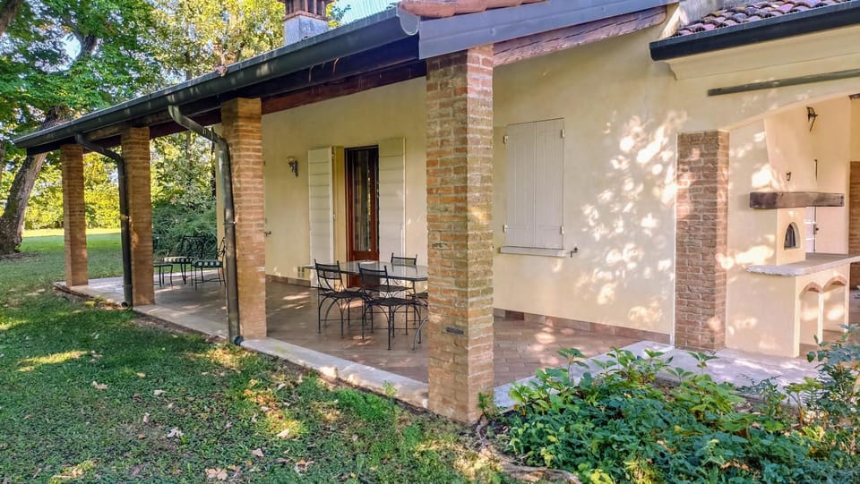 Patio, Dining area
