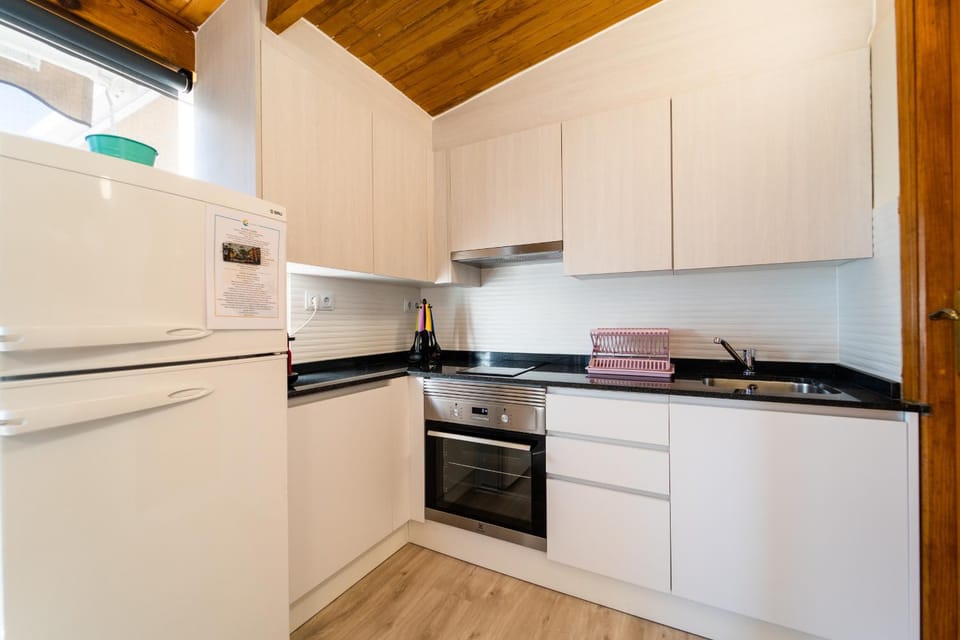 pet friendly, kitchen