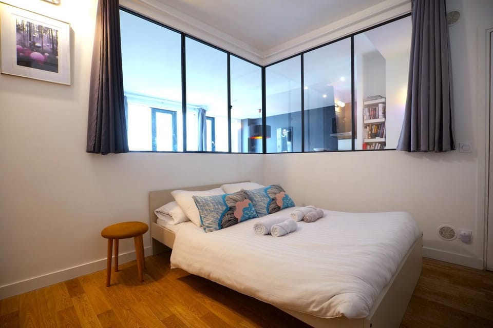 Photo of the whole room, Bedroom