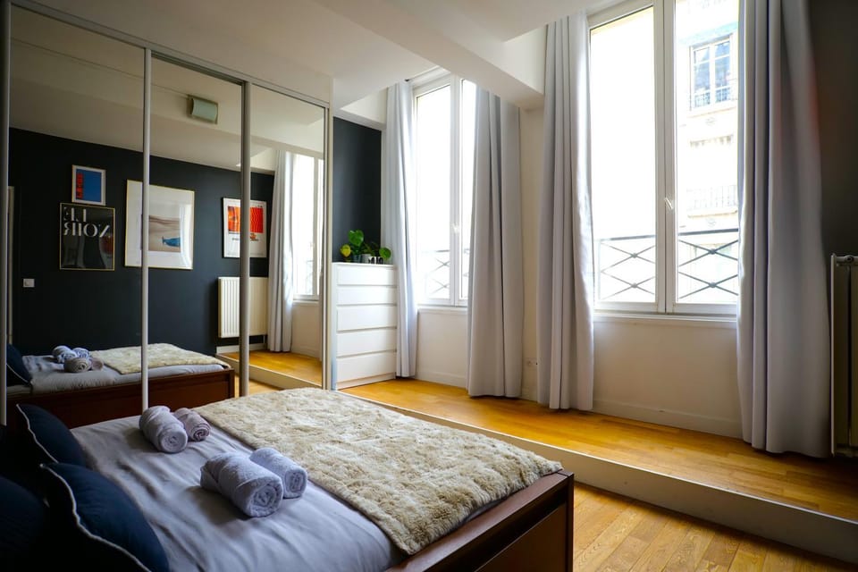 Photo of the whole room, Bedroom