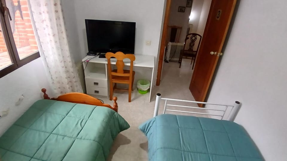 Bed, Photo of the whole room, Evening entertainment, Bedroom