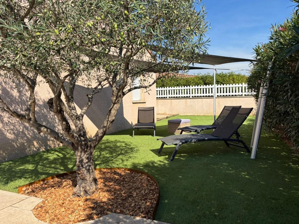 MAISON 6p, 3ch, piscine privée de juin à septembre, terrain clos, pétanque Villa in Vallon-Pont-d'Arc