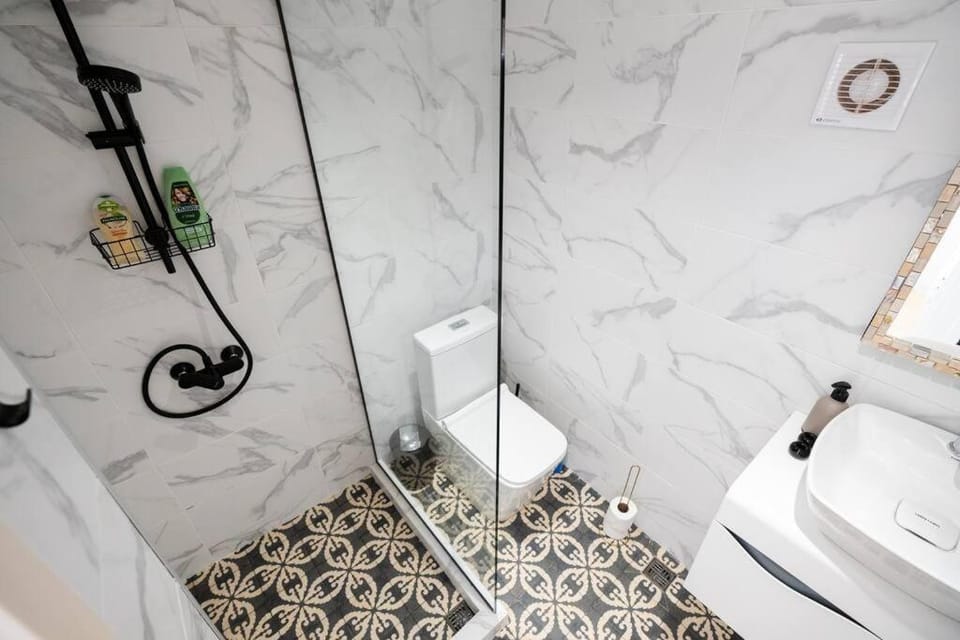 Shower, Toilet, Bathroom
