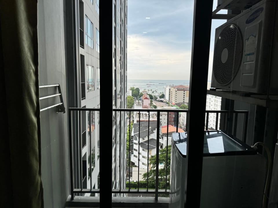 The Base Central Pattaya Super condo Apartment in Pattaya City