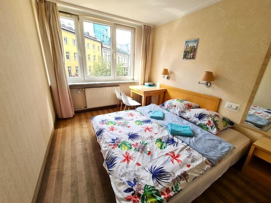 Bed, Photo of the whole room, towels