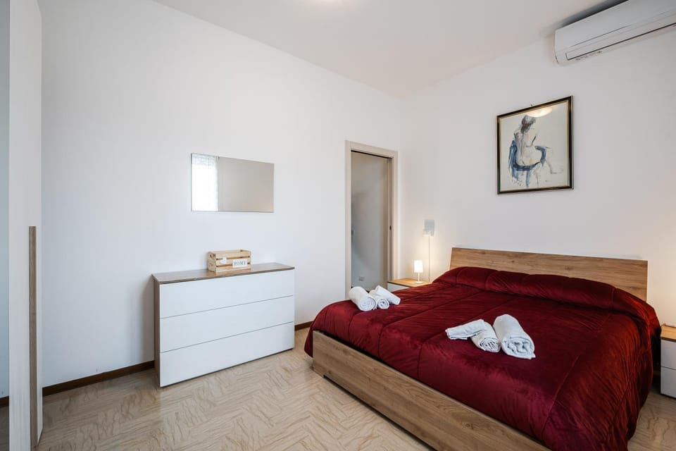 Bed, Bedroom, towels, wardrobe, air conditioner