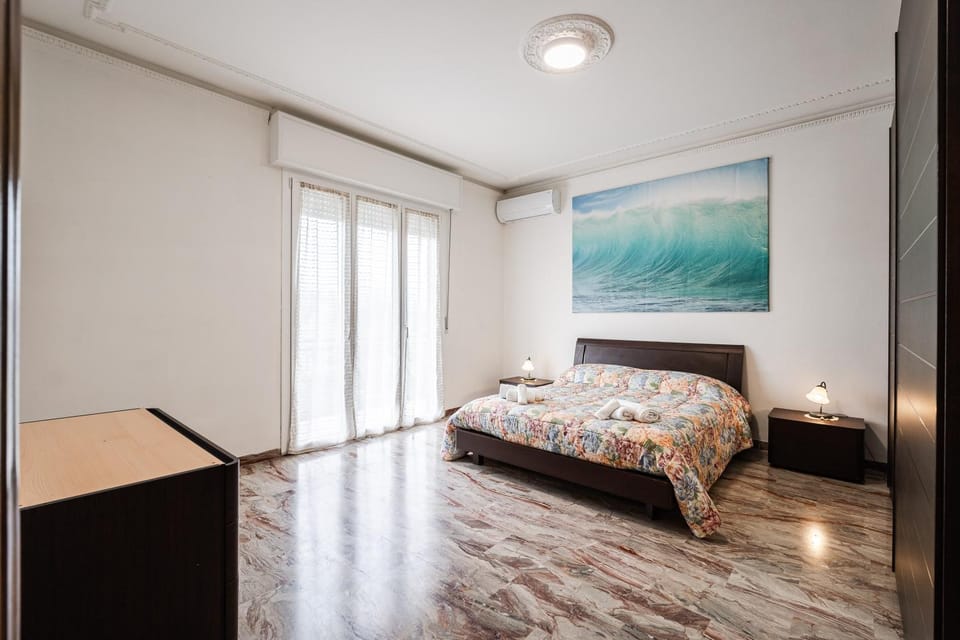 Bed, Balcony/Terrace, Photo of the whole room, Bedroom, towels, wardrobe, air conditioner