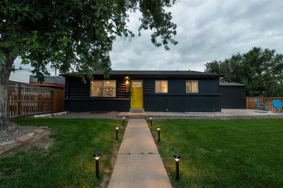 Mid-Century Modern Home - Hot Tub and Game Room House in Denver