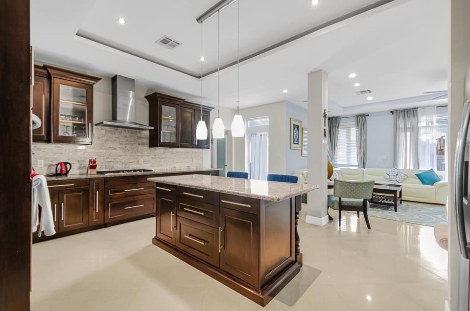 Kitchen or kitchenette, dishwasher, stove