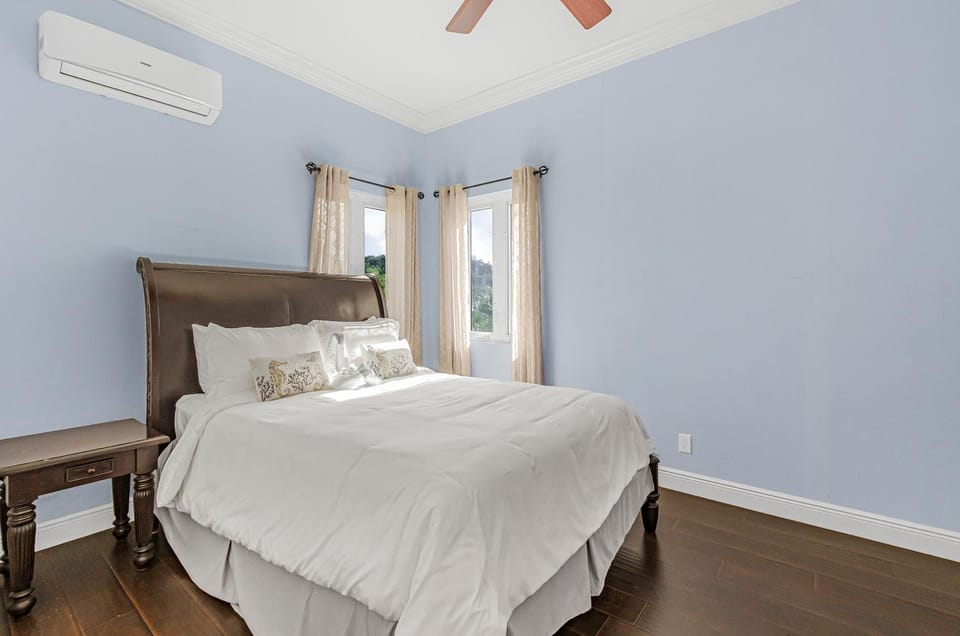 Bed, Photo of the whole room, Bedroom, air conditioner