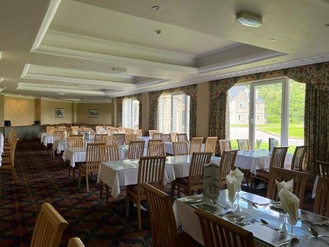 Restaurant/places to eat, Dining area