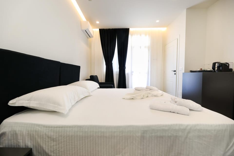 Bed, Bedroom, towels, air conditioner