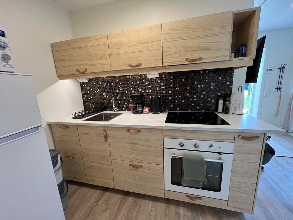 Kitchen or kitchenette, oven, stove