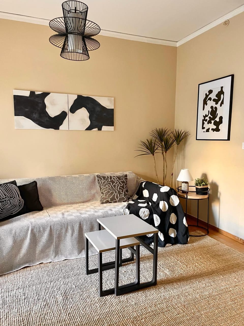 Comfy and spacious two bedroom apartment with balcony Apartment in Athens
