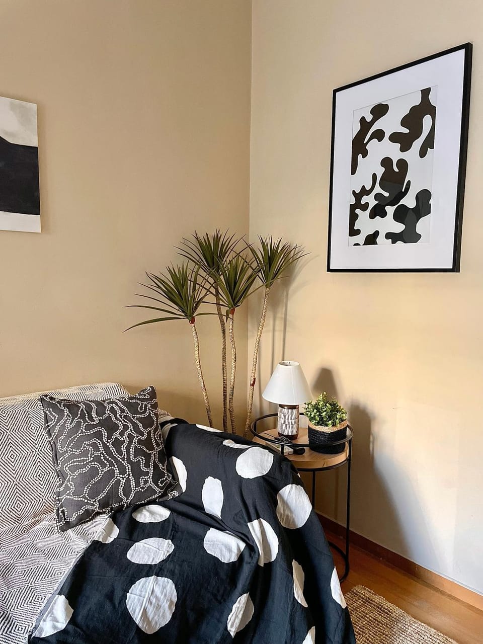 Comfy and spacious two bedroom apartment with balcony Apartment in Athens