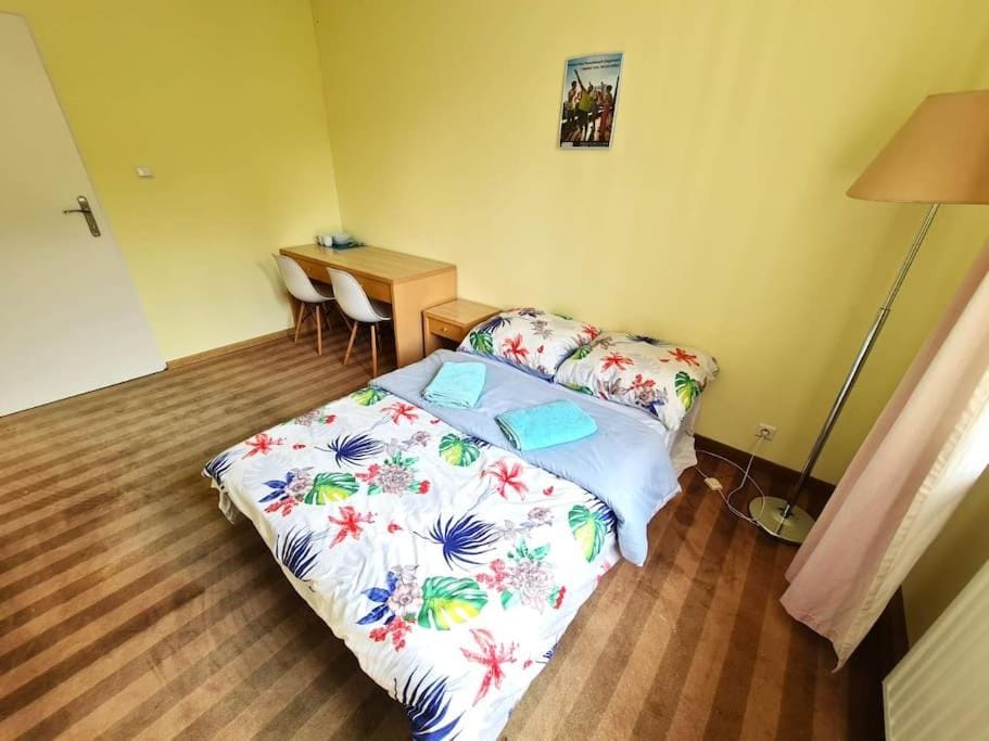Bed, Photo of the whole room