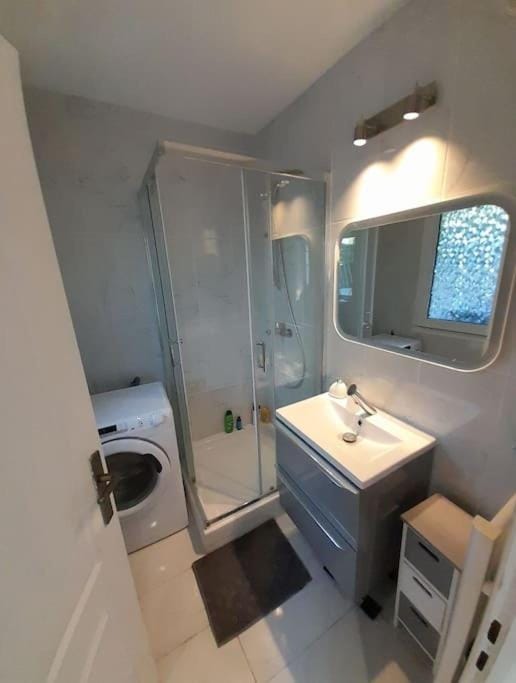 Shower, Bathroom, Bath