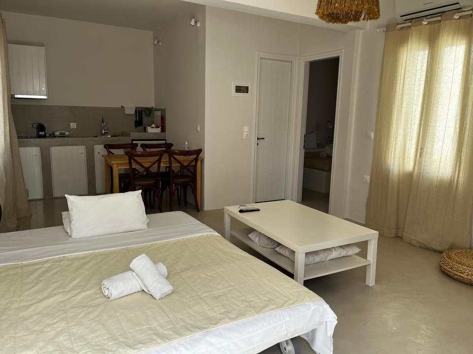 Bed, Photo of the whole room