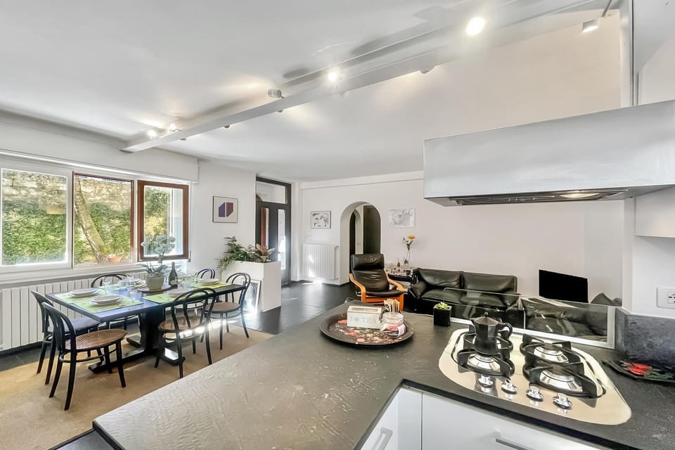 Dining area, kitchen
