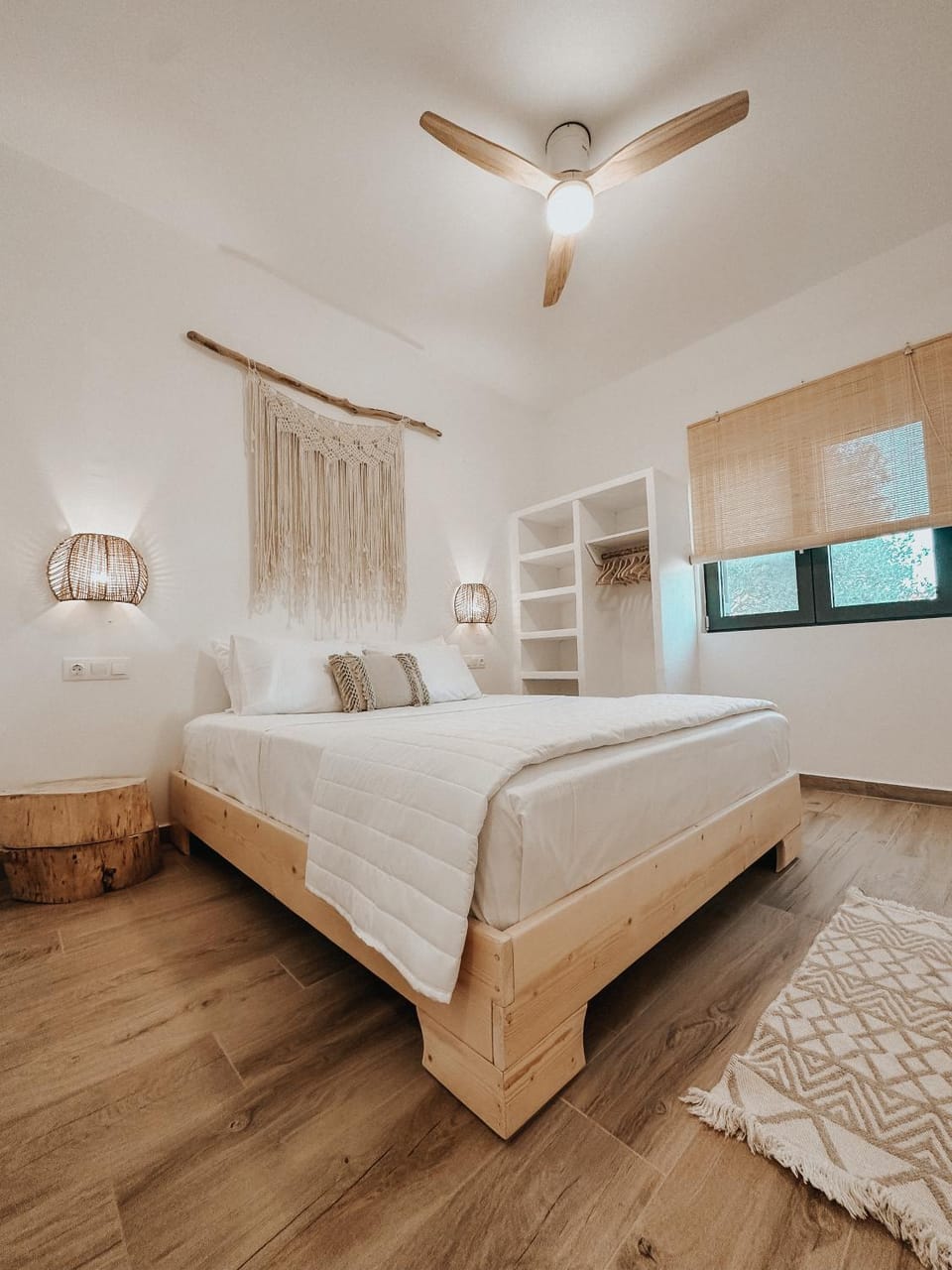 Bed, Photo of the whole room, Bedroom, fireplace